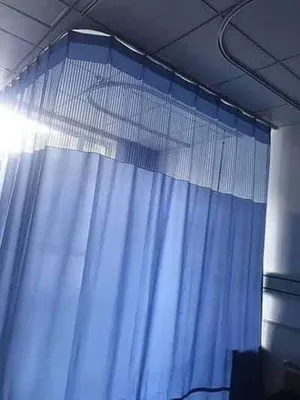 تفصيل جميع انواع الستائر للمستشفيات و العيادات الطبيه ضمن المواصفات العالميه متوفر اكثر من 10 الوان