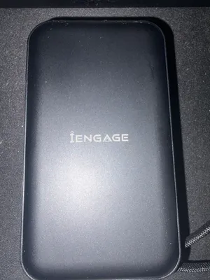 باور بانك من IENGAGE جديد ماستعملته الا مرا بس غطيت كرتونه معاه رووس يركبون على الكهرباء السعر 24