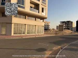 ارضيين للبيع  فى منطقة العاليه عجمان سكني تجاري بطن و ظهر
