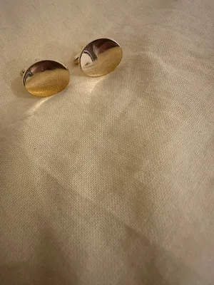 Cufflinks - ازرار اكمام ب لون الذهبي
