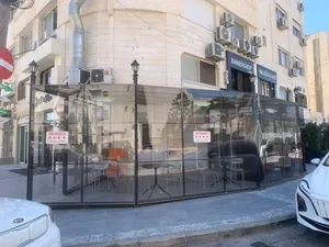 مطعم مناقيش وبيتزا في ام اذينة المطعم شغال