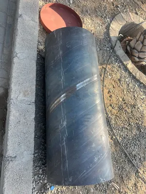 للبيع تنور شواه حديد صب مع غطاء يوجد 2 واحد كبير واحد صغير