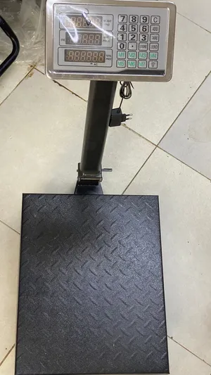 ميزان الكتروني شركه Price scale حجم وسط جوده ممتازه يوجد به شاحن لشحن البطاريه يوزن 300kg