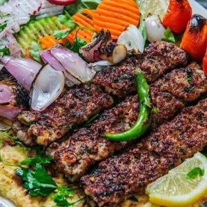 مطلوب شريك ممول لمحل مشاوي والربح نسبة جيده