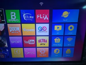 شاشه وناسه 58 فول hd وليس سمارت استخدام بسيط جدا مع القاعده وبيموت الاصلي شاشه نظيفه جدا ما شاء الله