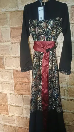 فستان جديد غير مستعمل للبيع الله يبارك لصاحبة النصيب