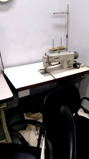 للبيع مشغل خياطة كامل وجاهز للشغل مباشرة، كل الماكينات مجربة وشغالة 100%