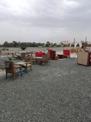 كراسي ومقاعد وطاولات للحدائق أو الكافيهات الخارجية