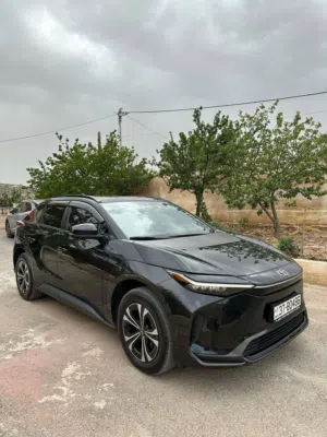 TOYOTA BZ4X 2023 أسود