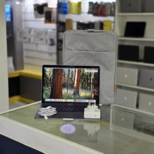 Macbook Pro 2020 i5/16GB RAM/512GB SSD ماكبوك برو 2020 ضمان 3 شهور + الشاحن الاصلي + شنطة