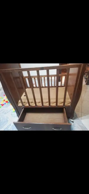 تخت بيبي تفصيل خشب للببع