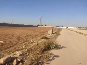 ارض4000 في بنغازي للبيع طريق مصنع لاسمنت النواقيه شهادة عقارية قطران أو ضي موقع خدمي شركات