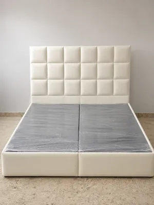 White Square-Tufted Upholstered Divan Bed. king size