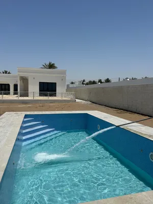 مزرعة جديدة في بركاء قريبة جدا من الشارع العام الرئيسي