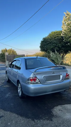 للبيع موديل 2010 ماتور 1500 cc بودي نظيف فحص ممتاز ثلاث جيد ضربه امام العجل