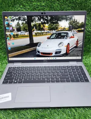 Dell latitude i7-11th 3.00Ghz 15.6 FHD borderless Touchscreen Display 4gb iris Xe graphics