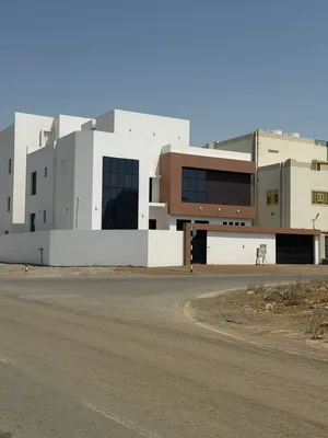 فيلا فاخرة كورنر على شارعين قار للبيع