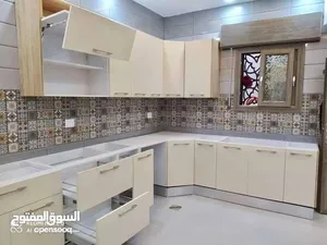 فني مختص فك وتركيب وصيانة المطابخ والديكورات وفك 664434