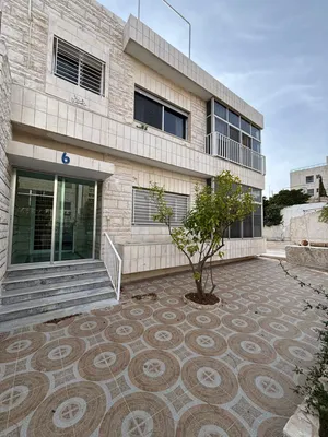 عمارة مميزة في أرقى أحياء الشميساني وتقع على شارعين