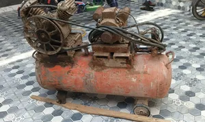 كمبريسر تاروسه هواء ماطور كهربائي سنكل دوره 3000 تاروسه شغاله سعره 300 الف مكانه البصره