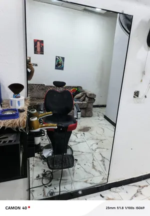 مرايه وميز اصليات ونضيفات للحلاقه سعرهن مناسب