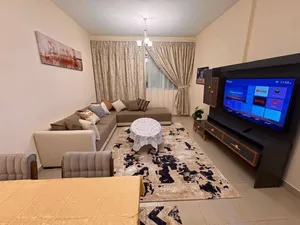 سقه اللايجار غرفه وصالة ومطبخ وحمامين مفروشة بل كامل الإيجار شهري 3400 شامل جميع الفواتير الطابق 1