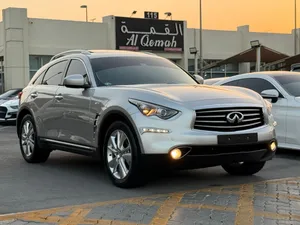 Used Infiniti FX35 in Sharjah
