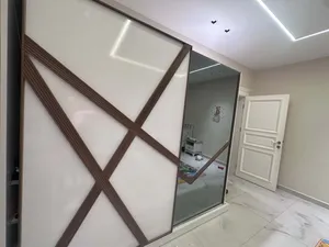 دولاب سحاب فردتين بحالة جيدة للبيع