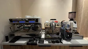 للبيع ماكينة إسبريسو Nuova Simonelli Aurelia Volumetric Digit، بحالة ممتازة ونظيفة جداً بسعر ممتاز