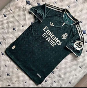قميص ريال مدريد الجديد الاخضر بدون اسم ولا رقم من ورا ب 350 وغير قابل لتفاوض لاني شارنه اغلي