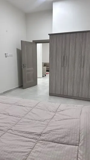 شقة جديدة سعادة الشمالية  قريبة من (جامعة ظفار)