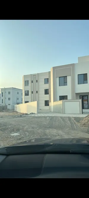 شقق كبيرة بسعر اقل من السوق للبيع 140م 3 غرف وصالة 3 دورات مياه ومطبخ يوجد لفت كاش أو اقساط