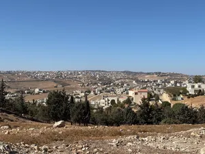 آخر فرصة للتملك في مشروع أراضي سكنية على أجمل تلال السرو بإطلالة رائعة على عمان والسلط