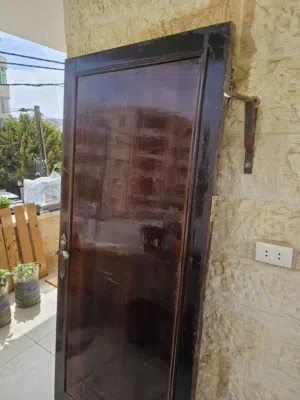 باب خشب داخلي بحالة  ممتازة بدون ملبن (بدون حلق)