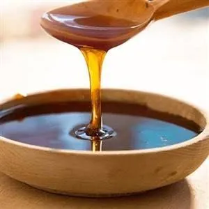 منتجات العنب: عصير العنب الأسود، عصير العنب الأبيض، والزبيب، جميعها عضوية