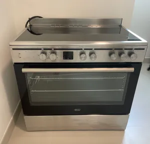 Freestanding electric cooker with ceramic hob and oven - very good condition