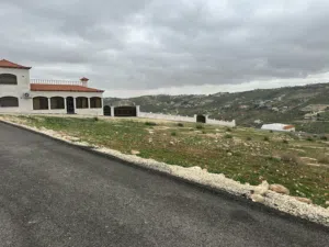 ارض مميزة ومرتفعة 800 متر سكن ب قرب شفابدران ام رمانة