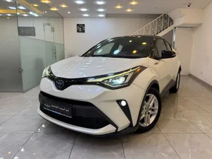 تويوتا CH-R 2021 VX لون ابيض سقف باللون الاسود