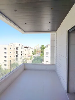 في أرقى مناطق جبل عمان شقة اخير مع روف 260م بتشطيبات راقية /ref 1503