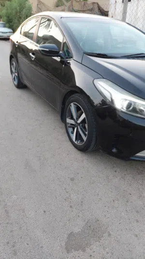 Kia سيراتو 2017 مواصفات ايراني فول  مكاني بغداد الرصافه