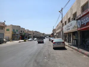 مخازن للايجار في شارع حيوي  داخل مجمع عبد ربه الدراويش واولاده  باسعار منافسة جدا تبدا من 130 دينار