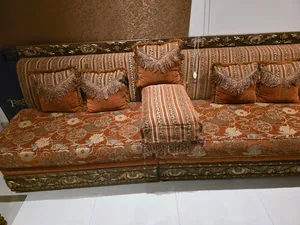 طقم كنب مغربي 12 مقعد بحالة ممتازة للبيع