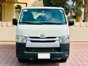 Toyota hiace 2023 standard cargo