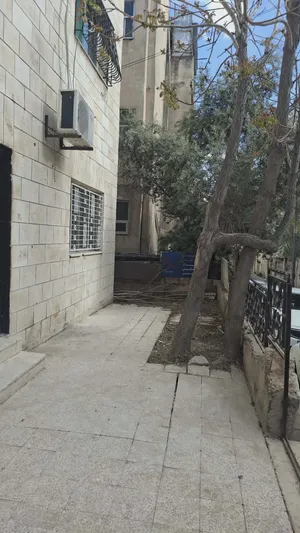شقه طابق ارضي للايجار في جبل القصور