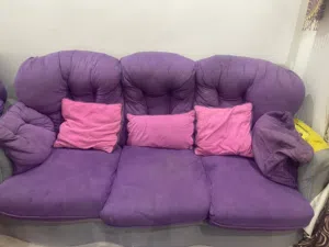 2 كنب و 1 كرسي و صفرة ب5 كراسي للبيع