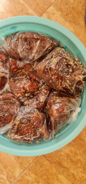 تمر خلاص بالسمسم عالي الجودة