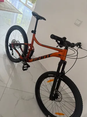 Giant stance size large