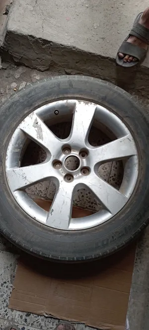 جنط/طاوة ألمنيوم (Alloy Wheel جنط ألمنيوم رياضي 5 مسامير، تصميم 5 أذرع، لون فضي، مستعمل بحالة جيدة،