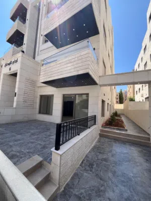 ارضية مع ترس في ضاحية الياسمين قرب عميش