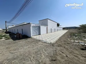 منزل او بيت في ولاية إبراء السفالة المعترض الأرض جزيرة مفتوحة من اربع جهات بمساحة 900متر فقط ب30الف